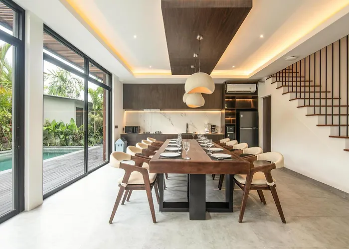 Opulent 5-bedroom Sanctuary By Waves *