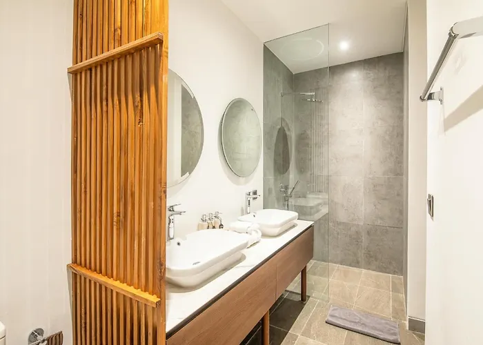 Opulent 5-bedroom Sanctuary By Waves Canggu