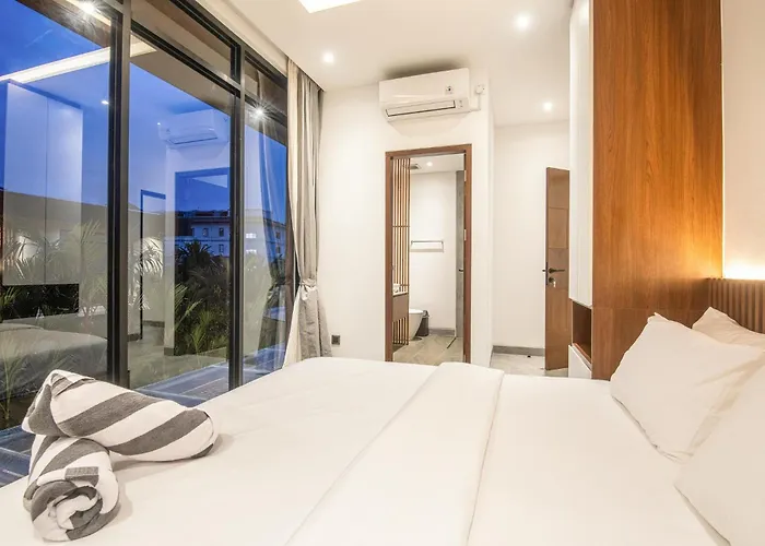 Opulent 5-bedroom Sanctuary By Waves