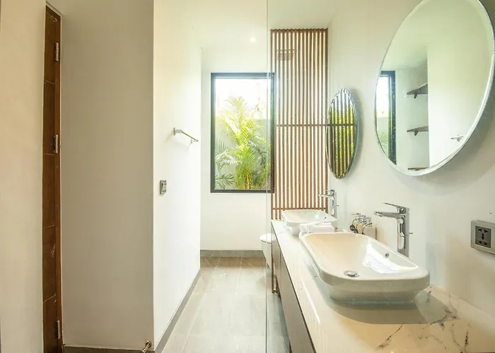 Opulent 5-bedroom Sanctuary By Waves Canggu