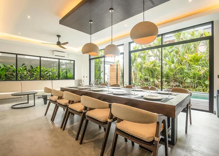 Opulent 5-bedroom Sanctuary By Waves *