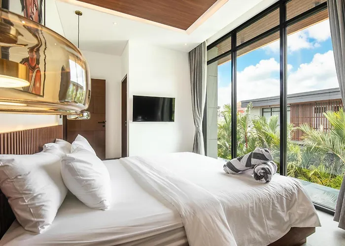 Opulent 5-bedroom Sanctuary By Waves Canggu